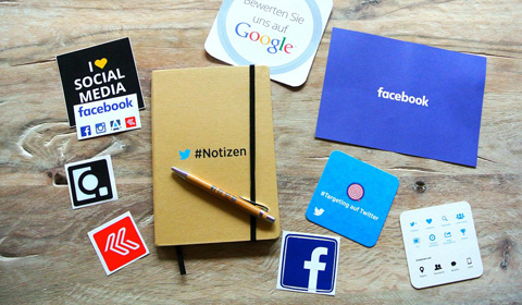 网站页面设计中光的特效设计引导用户视觉焦点